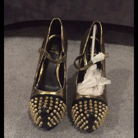 Black and Gold Heels - Picture 2 of 3